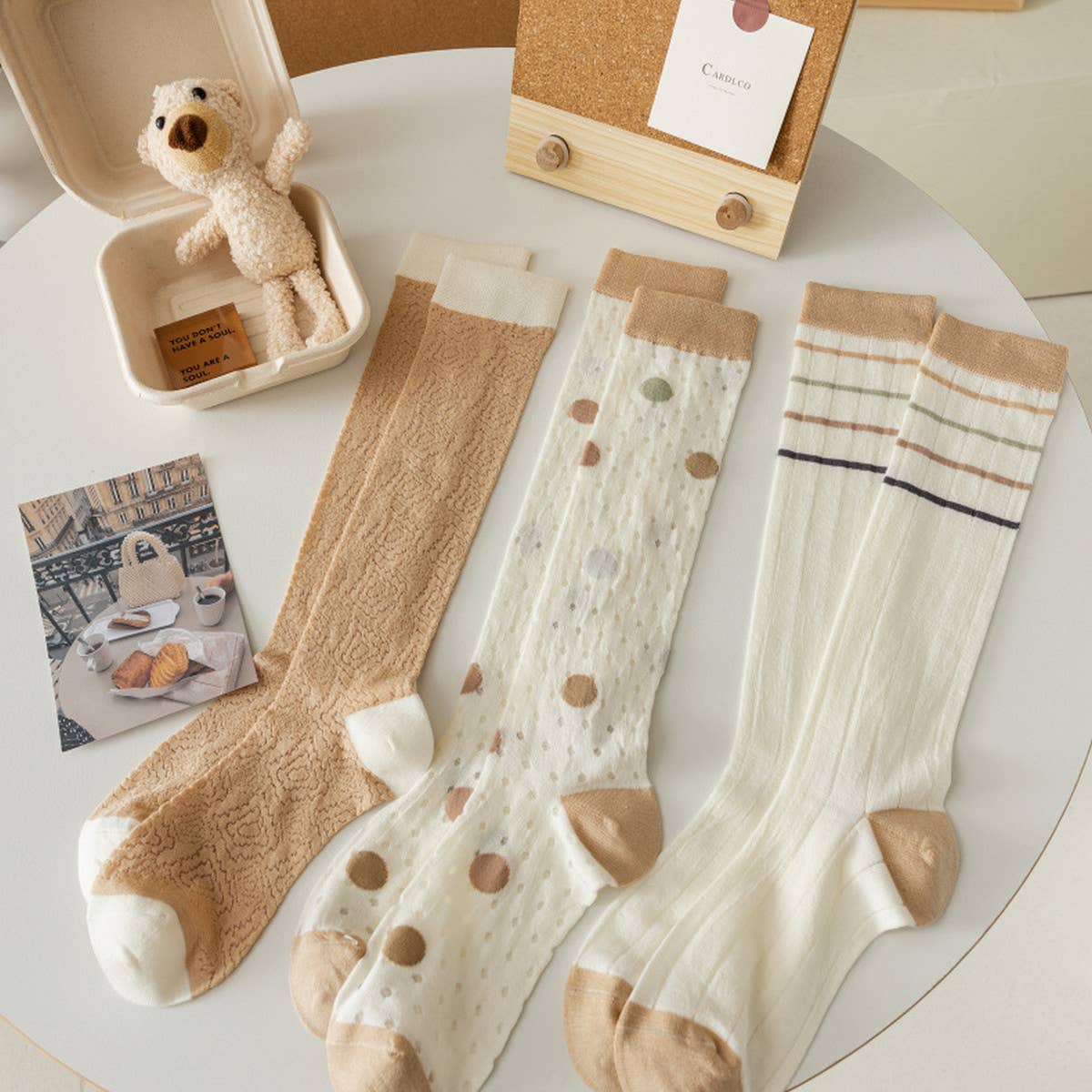 RETRO COLOR-BLOCKED BREATHABLE MID-CALF SOCKS_CWMS0648