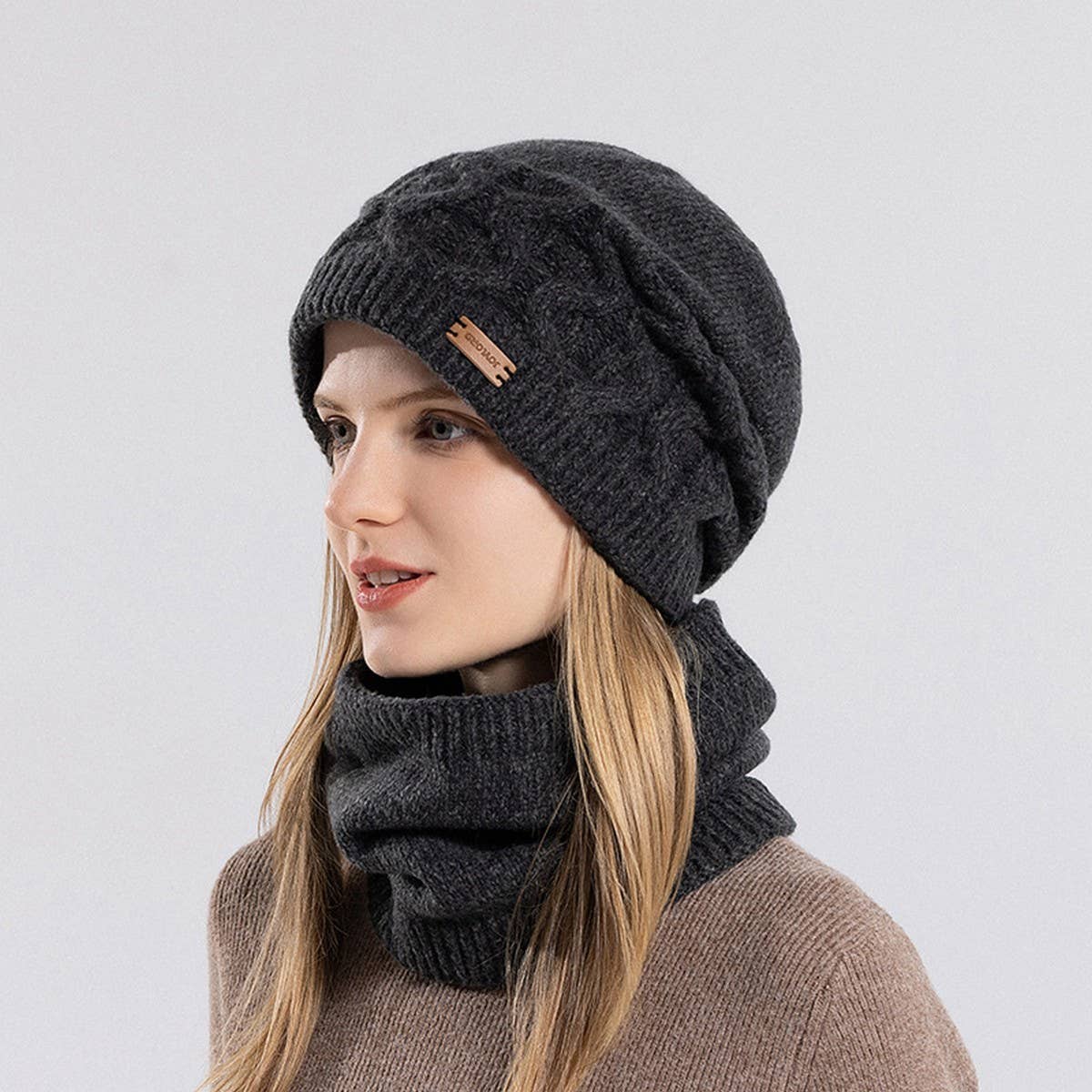 WINTER OUTDOOR CYCLING HAT AND SCARF TWO-PIECE SET