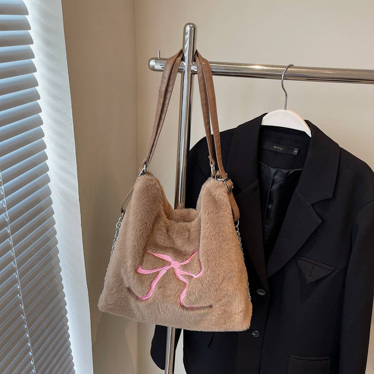 WINTER LEISURE BOW LARGE CAPACITY BACKPACK PLUSHBAG_CWAB4002