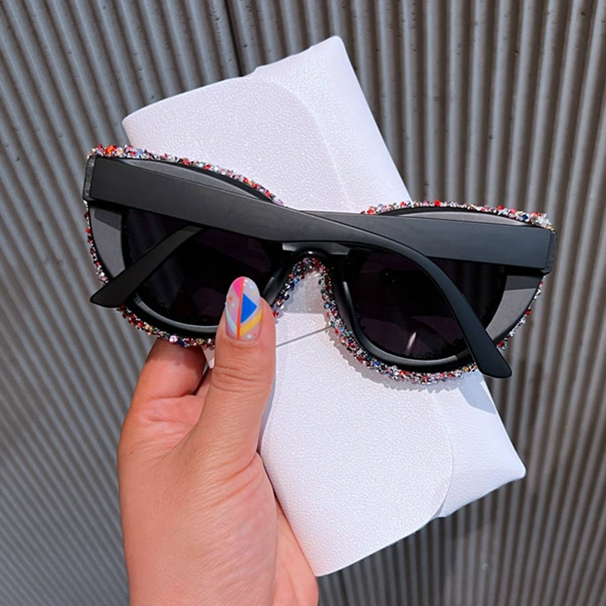 LARGE-FRAME CAT-EYE SUNGLASSES WITH DIAMONDS