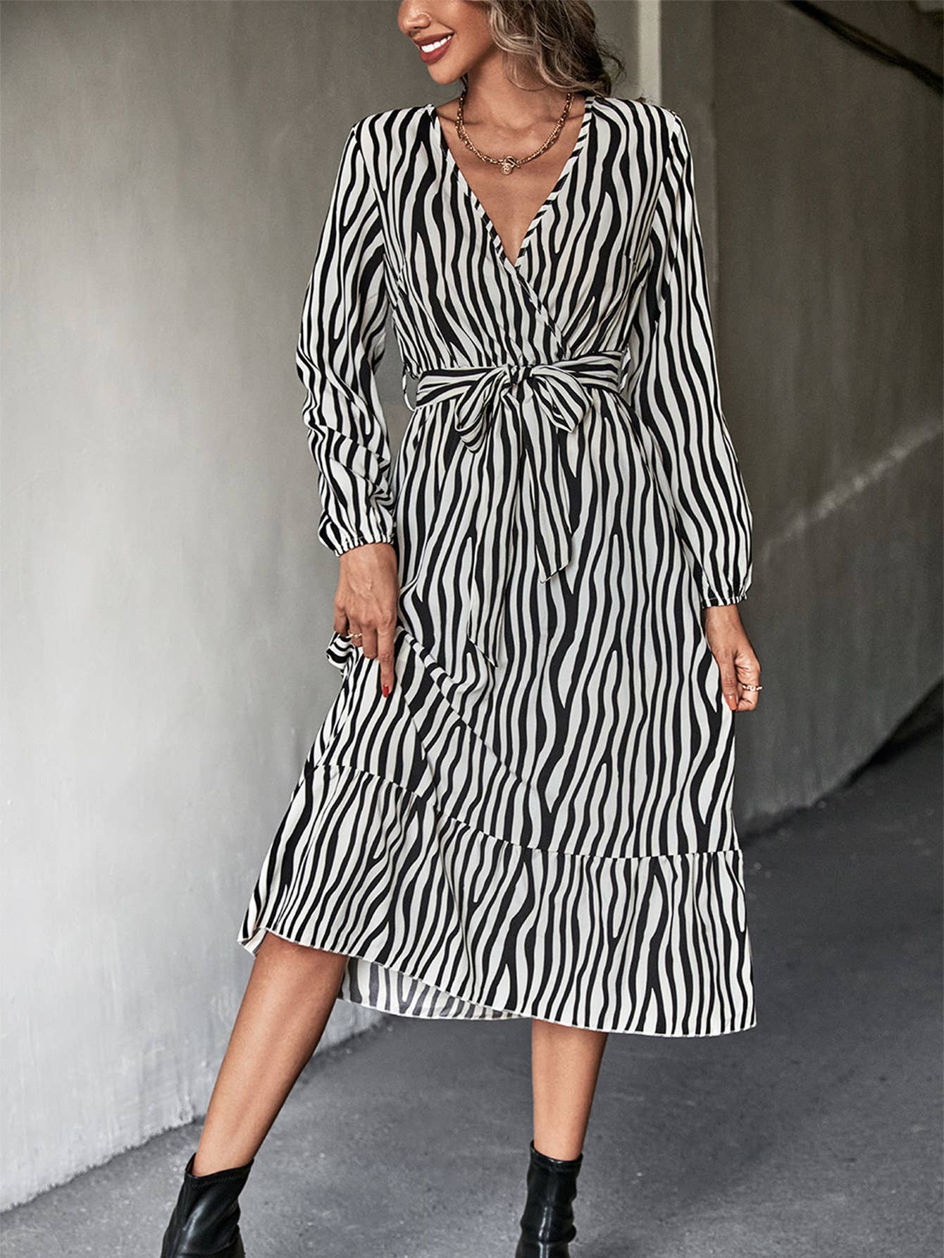 V-NECK LONG SLEEVE LEOPARD PRINT LONG DRESS