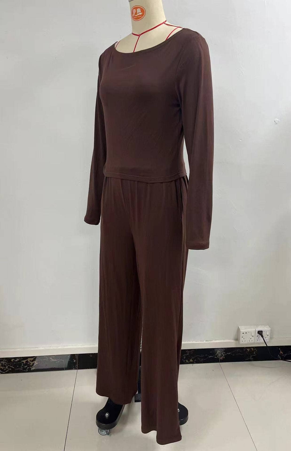 Loose-fitting top and wide-leg pants set