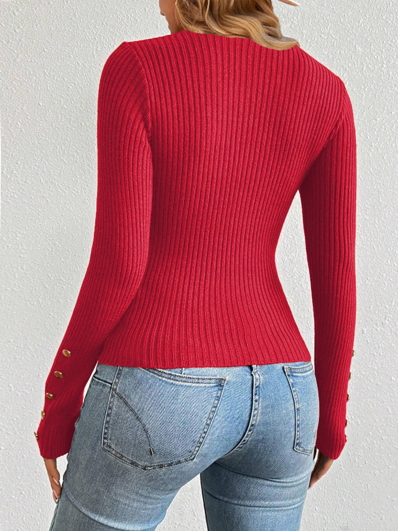 Round-neck solid-color metal buckle knitted top