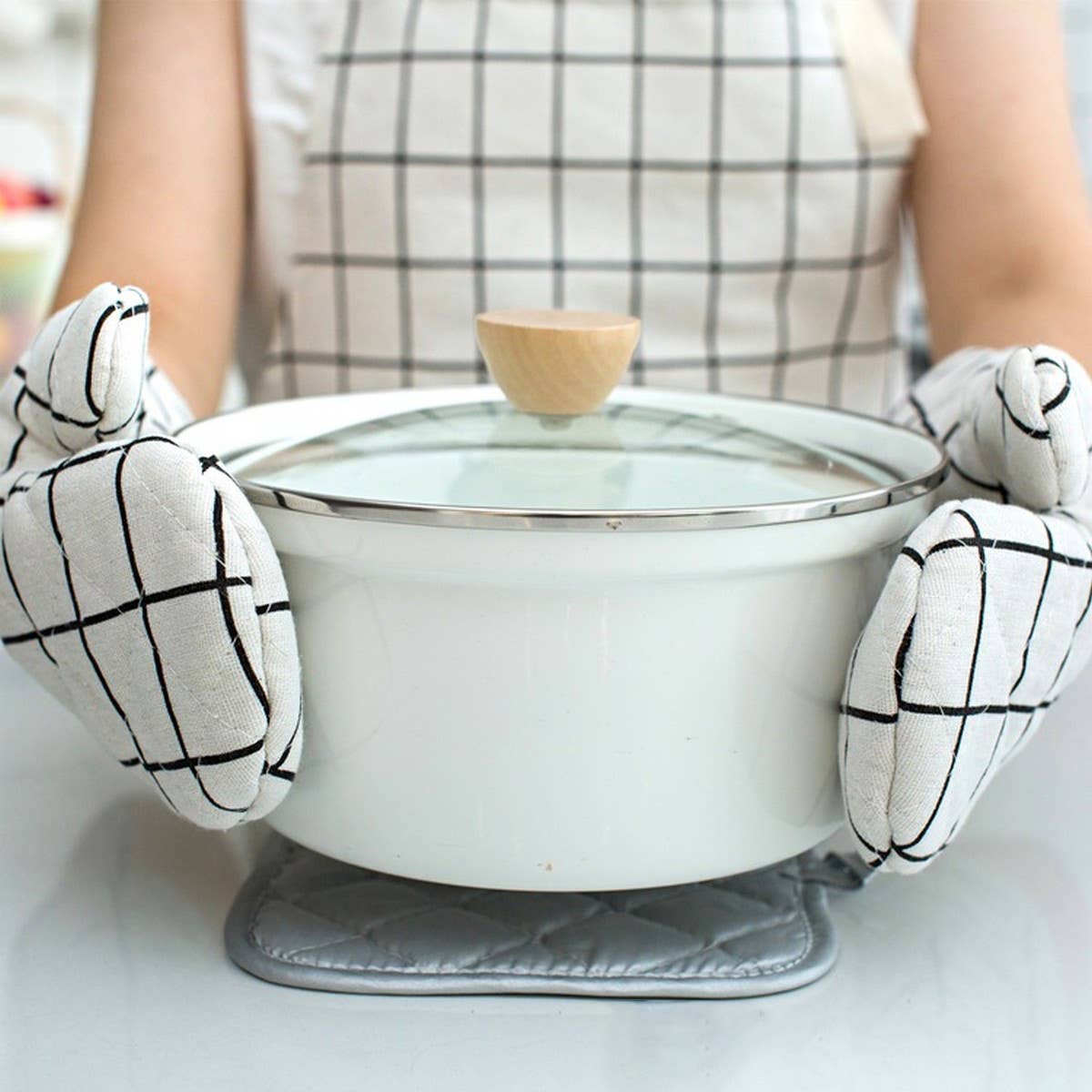 INSULATED HEAT RESISTANT COOKING SINGLE GLOVE