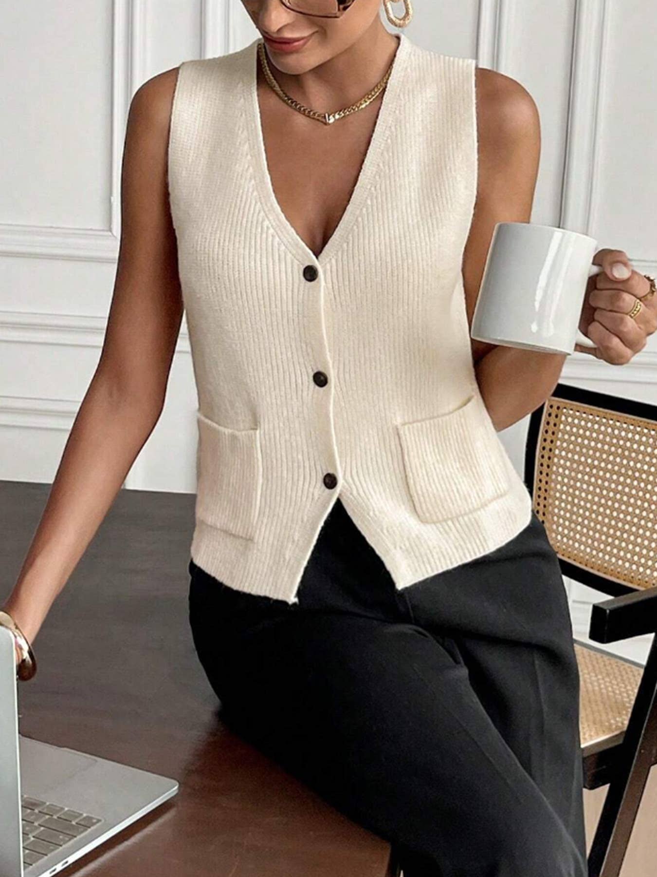 V-neck knitted solid color single-breasted vest