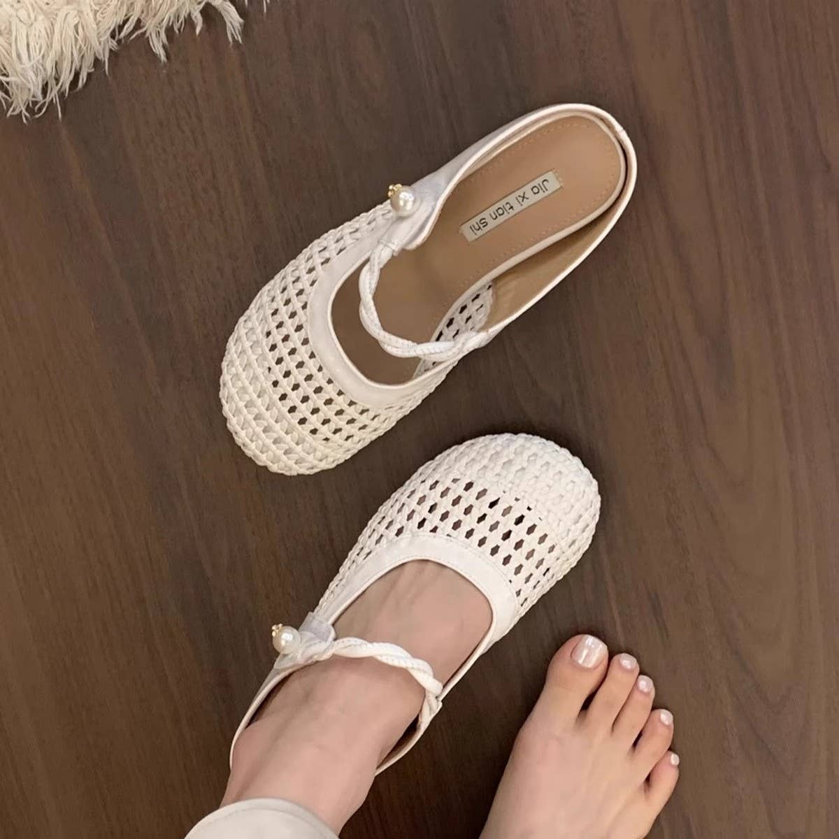 Woven Platform Mules with Closed Toe_CWSHF0095