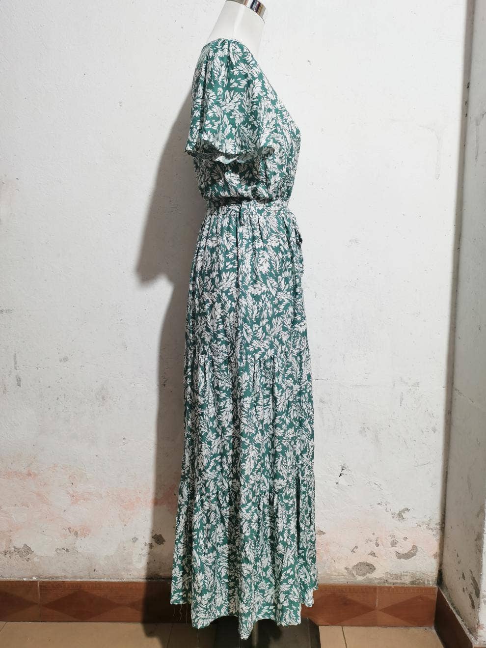 V-neck short-sleeved dress with bow lace-up waist