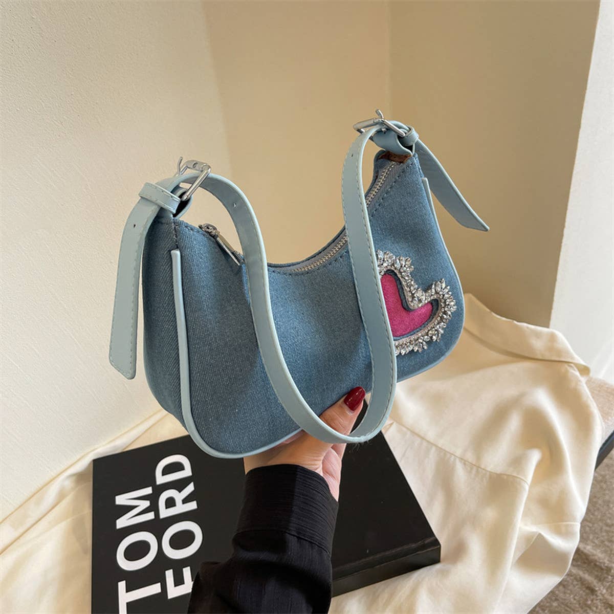 WOMEN HEART RHINESTONE ARMPIT BAG_CWAB1593