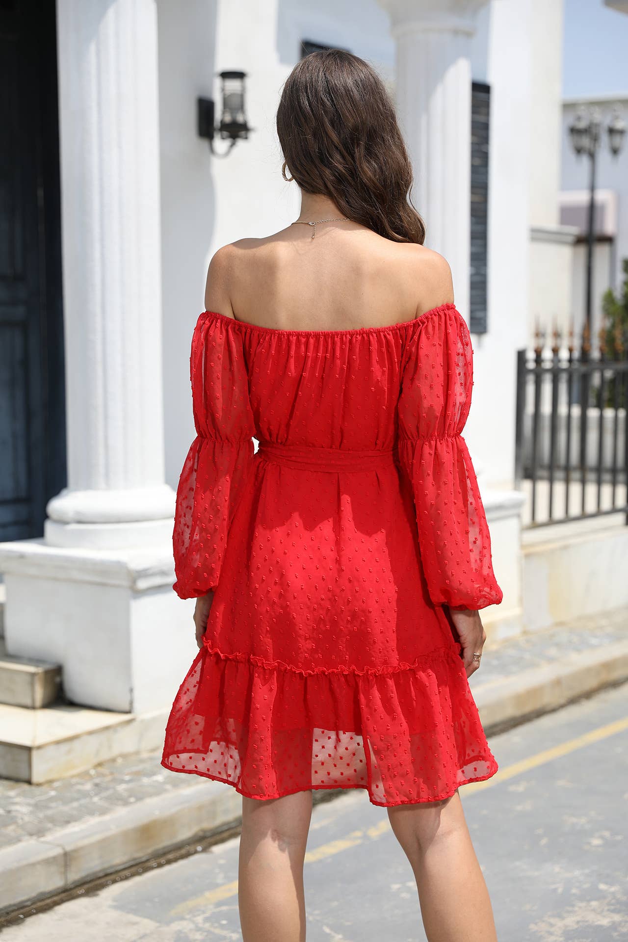 Loose one-shoulder hairball chiffon belt dress
