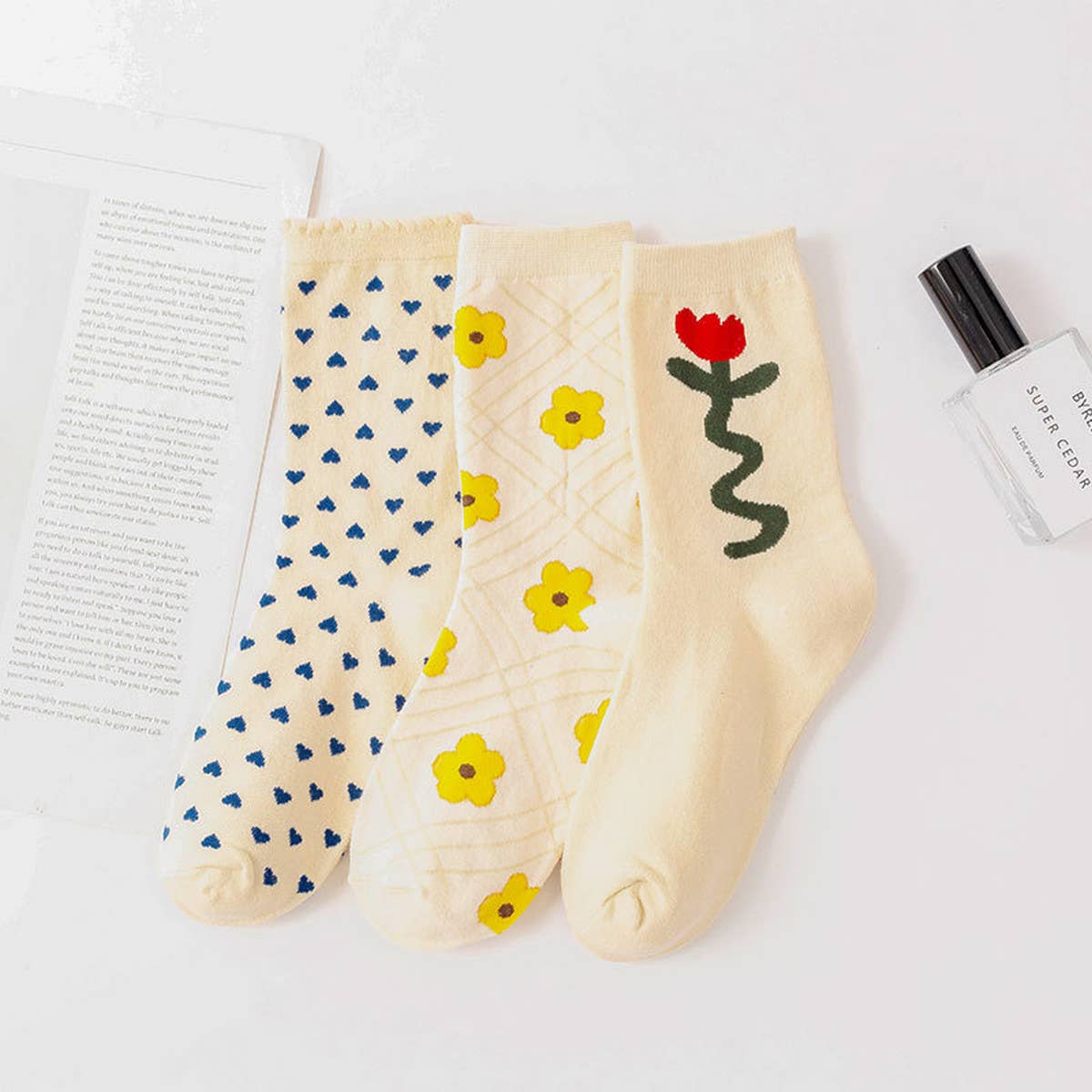 SWEAT-ABSORBENT AND BREATHABLE SWEET FLOWER SOCKS