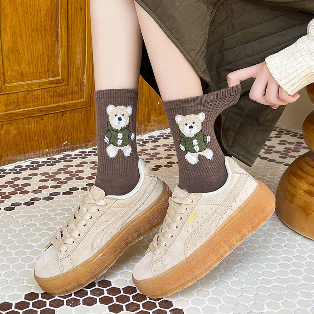 CUTE CARTOON BEAR WOMEN'S MID-LENGTH SOCKS