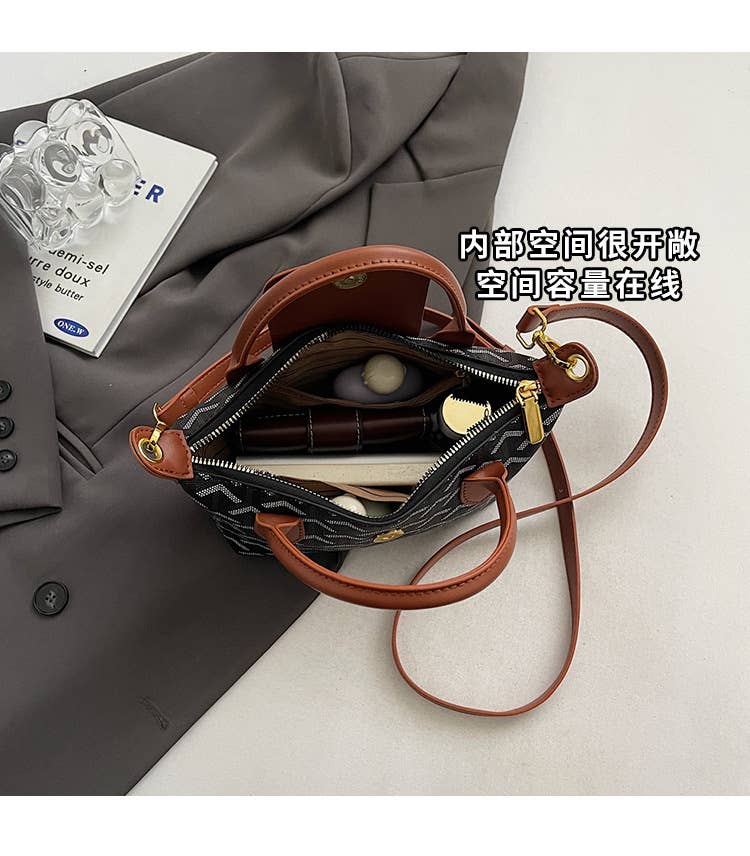 Large-capacity single-shoulder crossbody bag