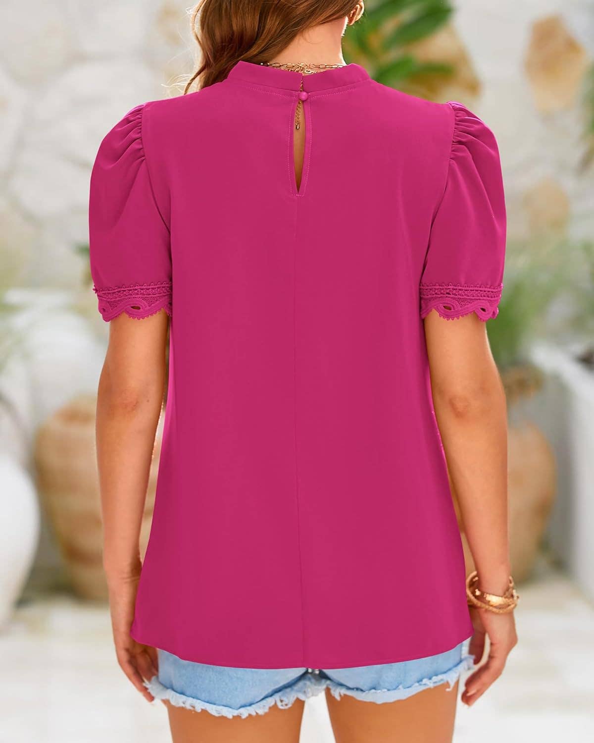 Semi-high-neck lace-trimmed short-sleeved shirt