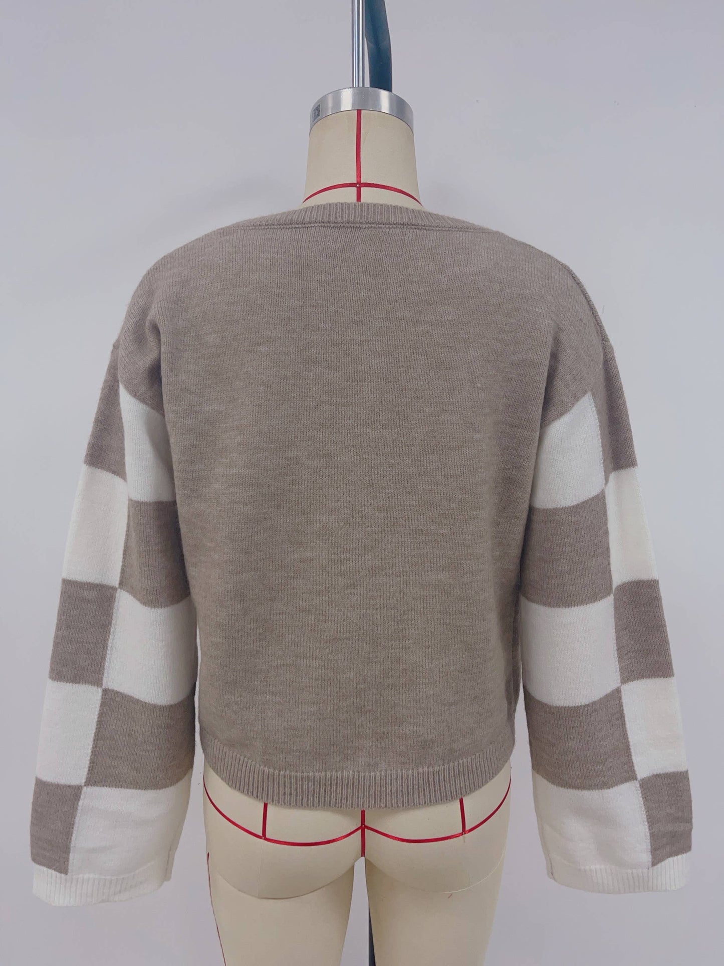 Fashionable color-blocking long-sleeved sweater