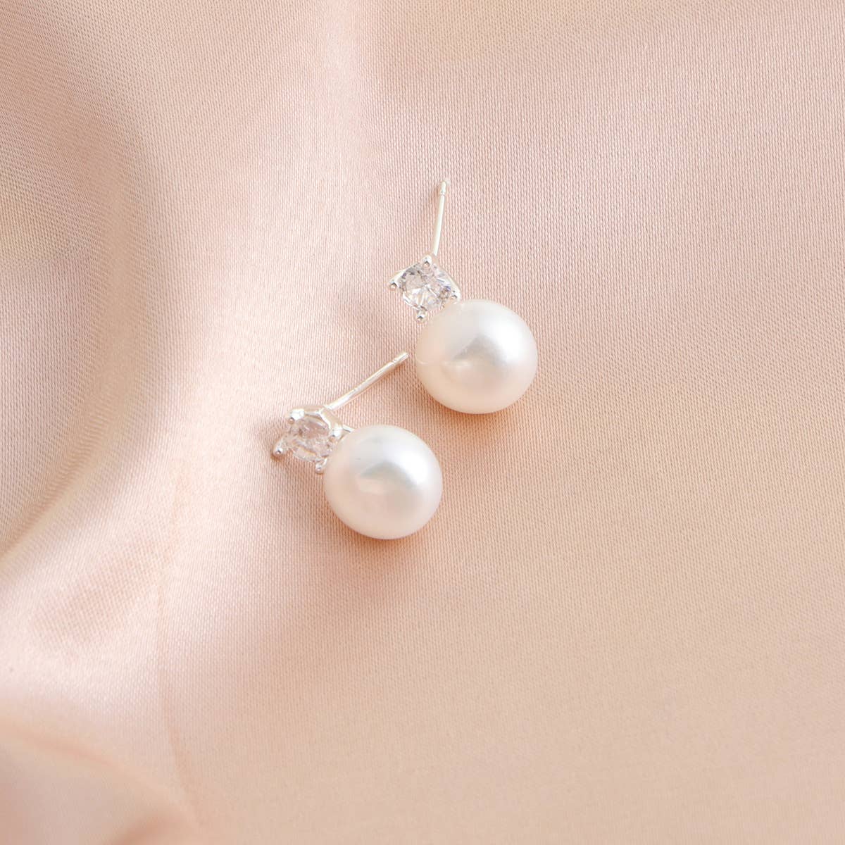 Light luxury freshwater Baroque pearl earrings