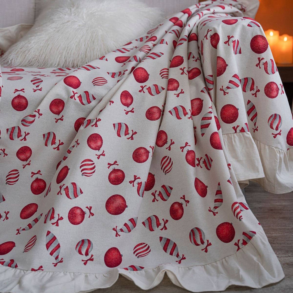 CHRISTMAS PRINT RUFFLED RETRO SOFA THROW