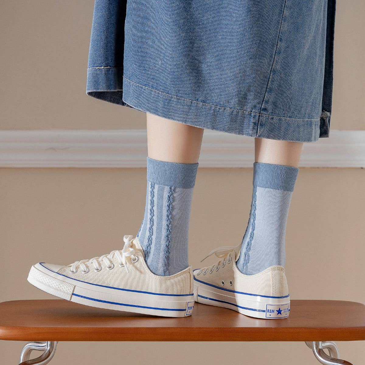 WOMEN BLUE STRIPED PLAID SOCKS