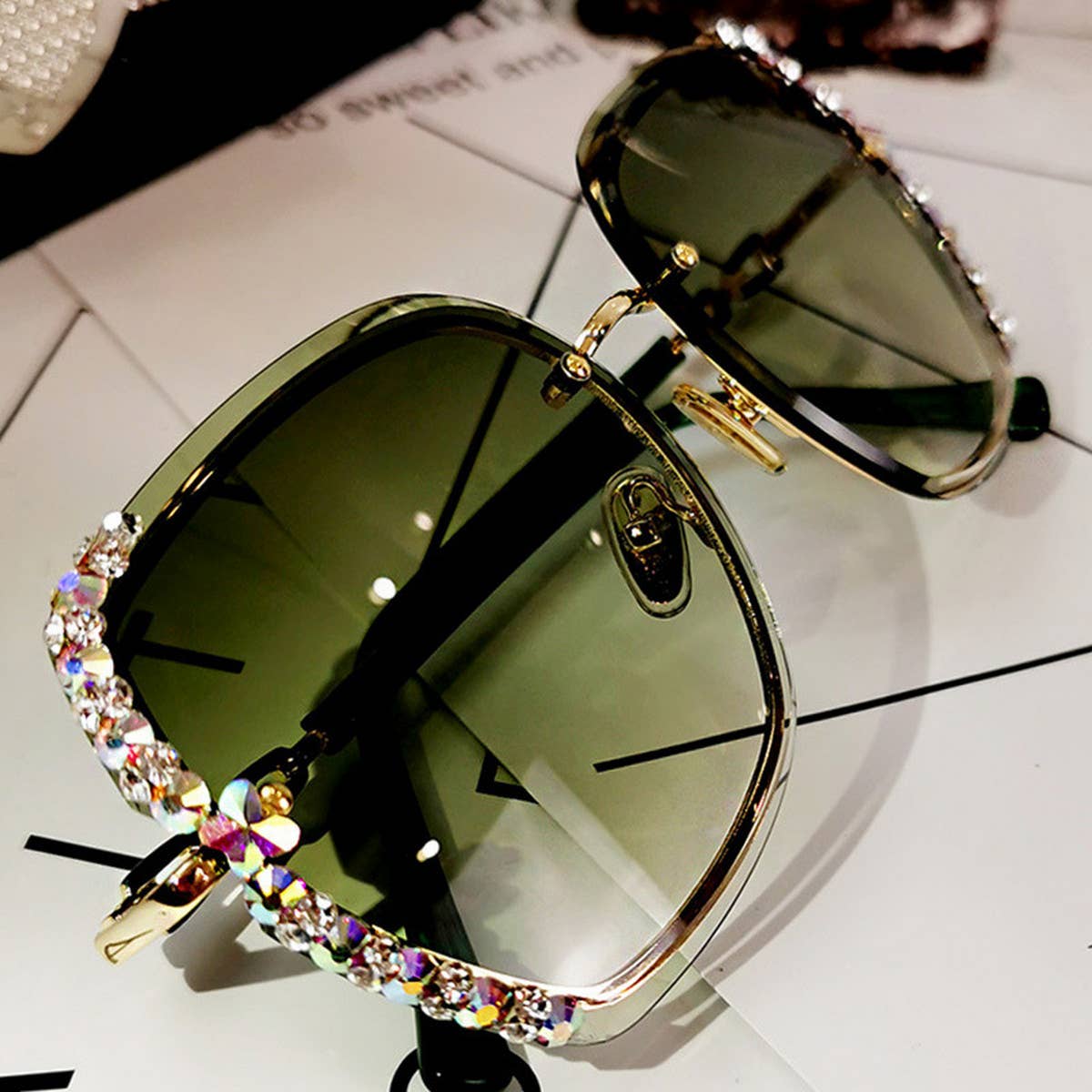 WOMEN UV PROTECTION RHINESTONE SUNGLASSES