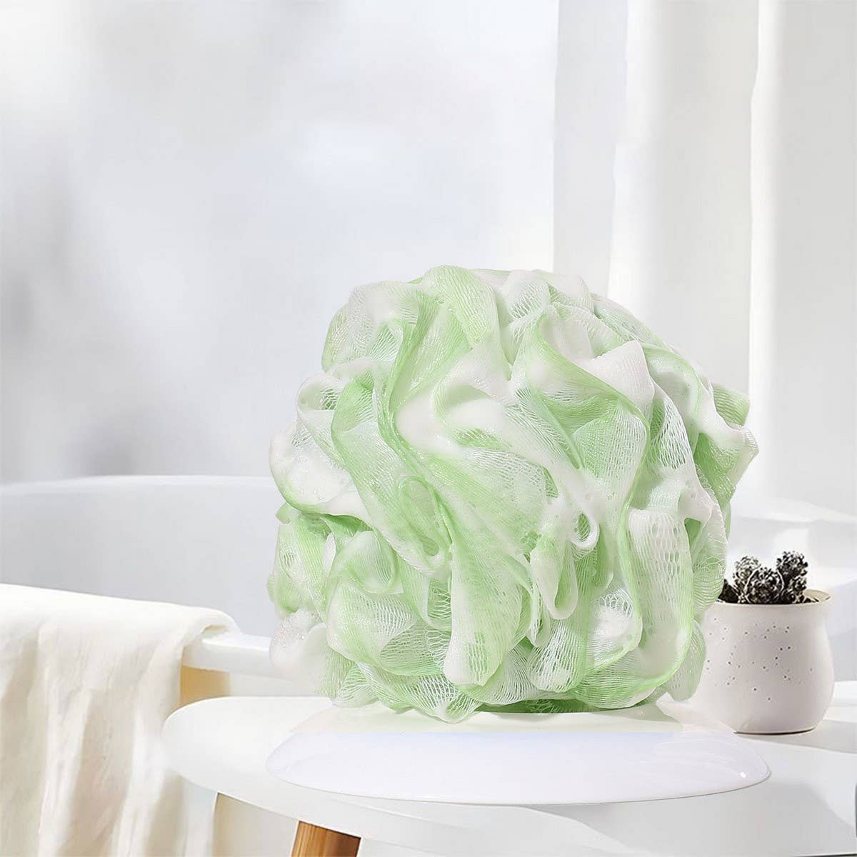 GRADIENT COLOR SOFT AND NON-FADING BATH POUF