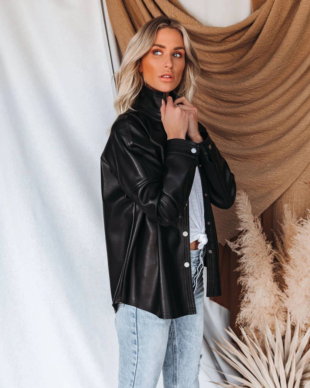 Lapel solid-color long-sleeved leather jacket