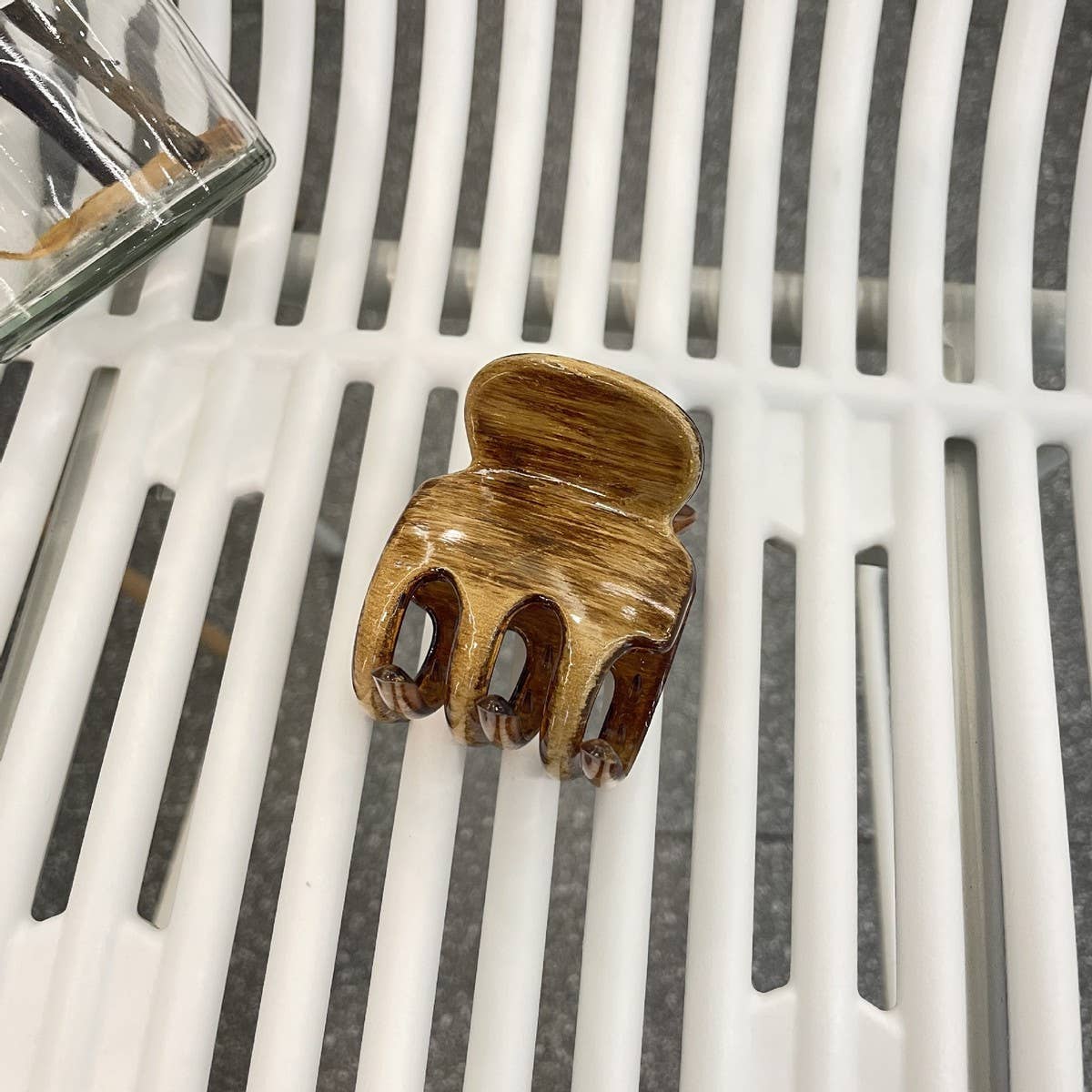 CWAHA5107_VINTAGE OIL PAINTING WOOD GRAIN HAIR CLAW CLIP