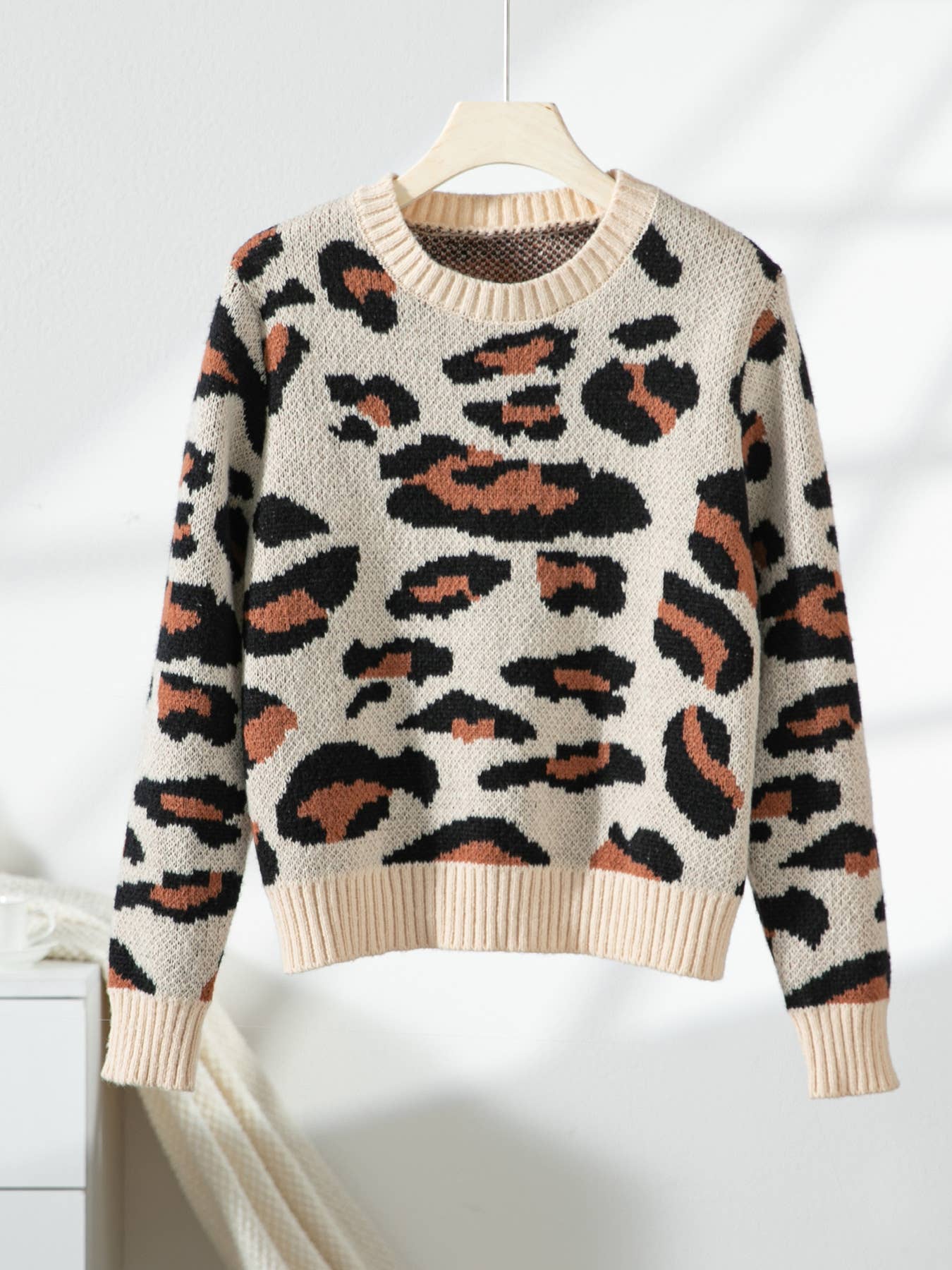 Round-neck retro leopard print pullover sweater