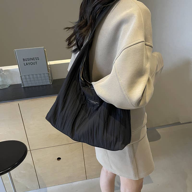 Large-capacity lightweight hand-held cloth bag