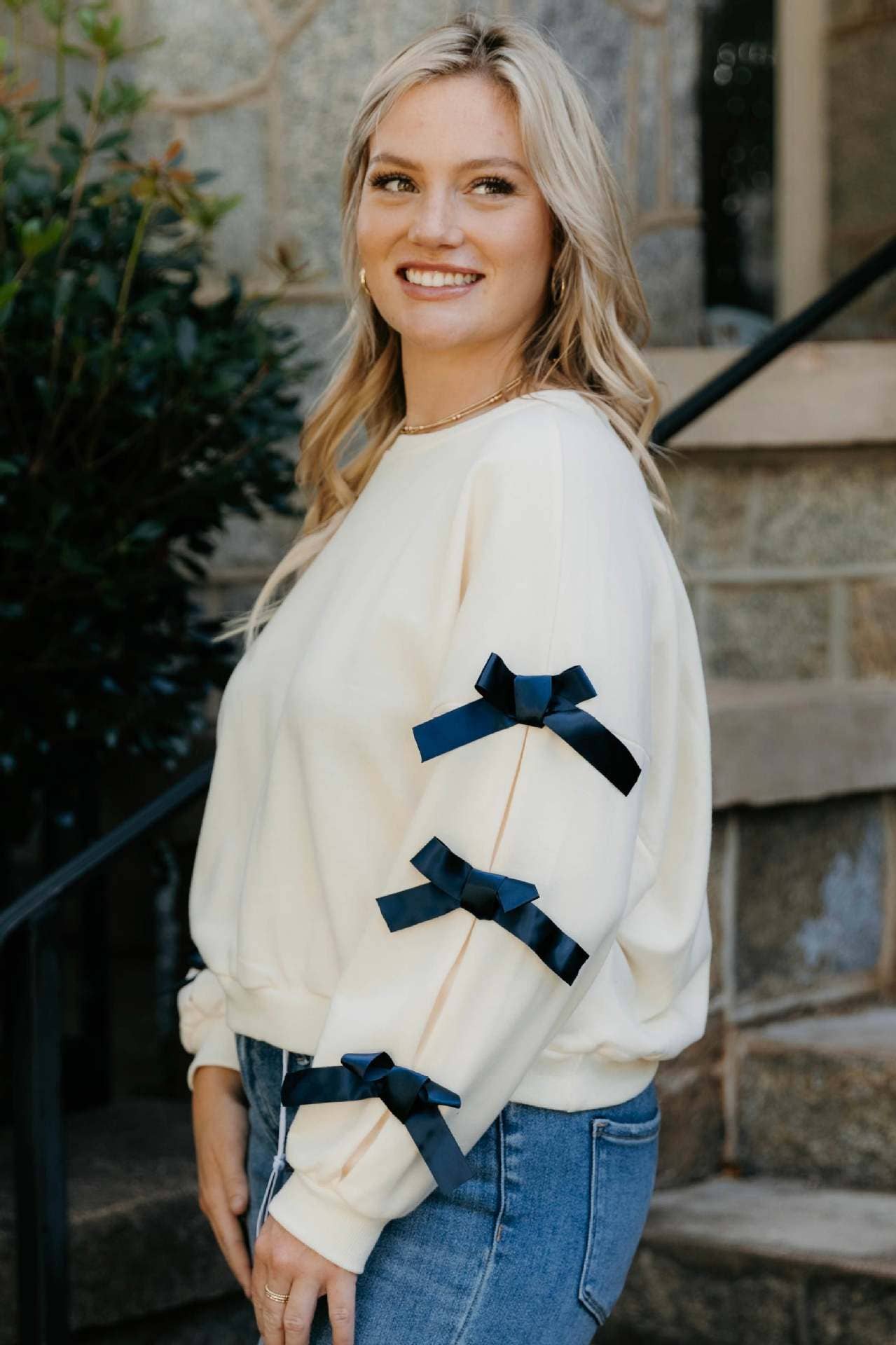 Round-neck color-blocking bow pullover hoodie