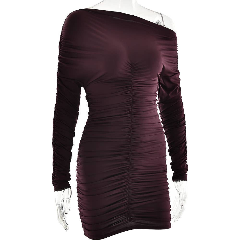 Solid-color off-the-shoulder body-hugging dress