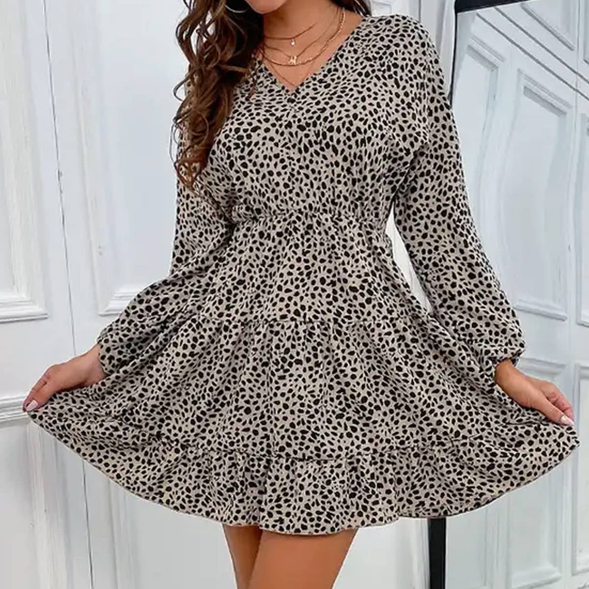 Leopard print dress with V-neck slim-fit waist