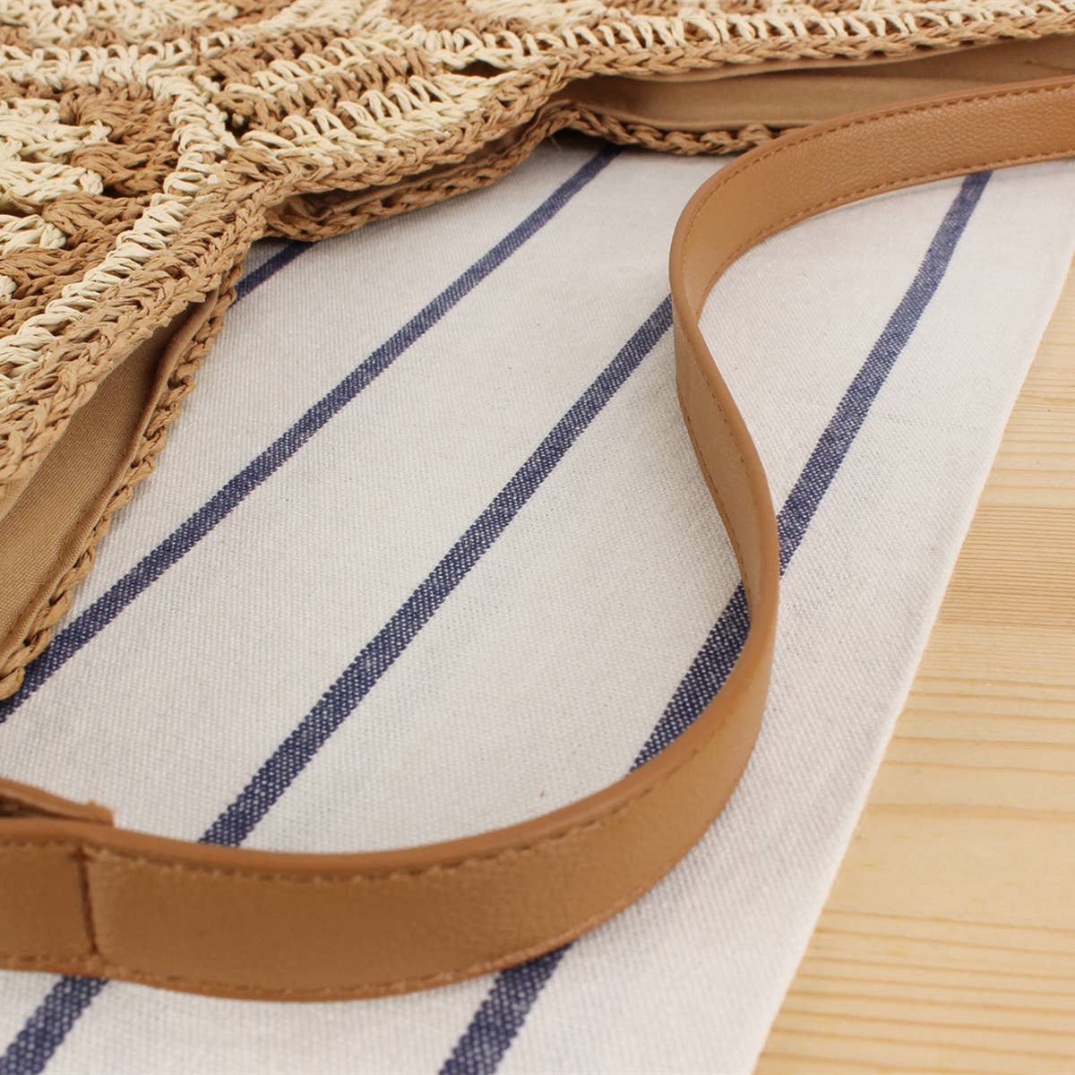 STRAW HOLIDAY COMMUTER SHOULDER BAG_CWAB2010