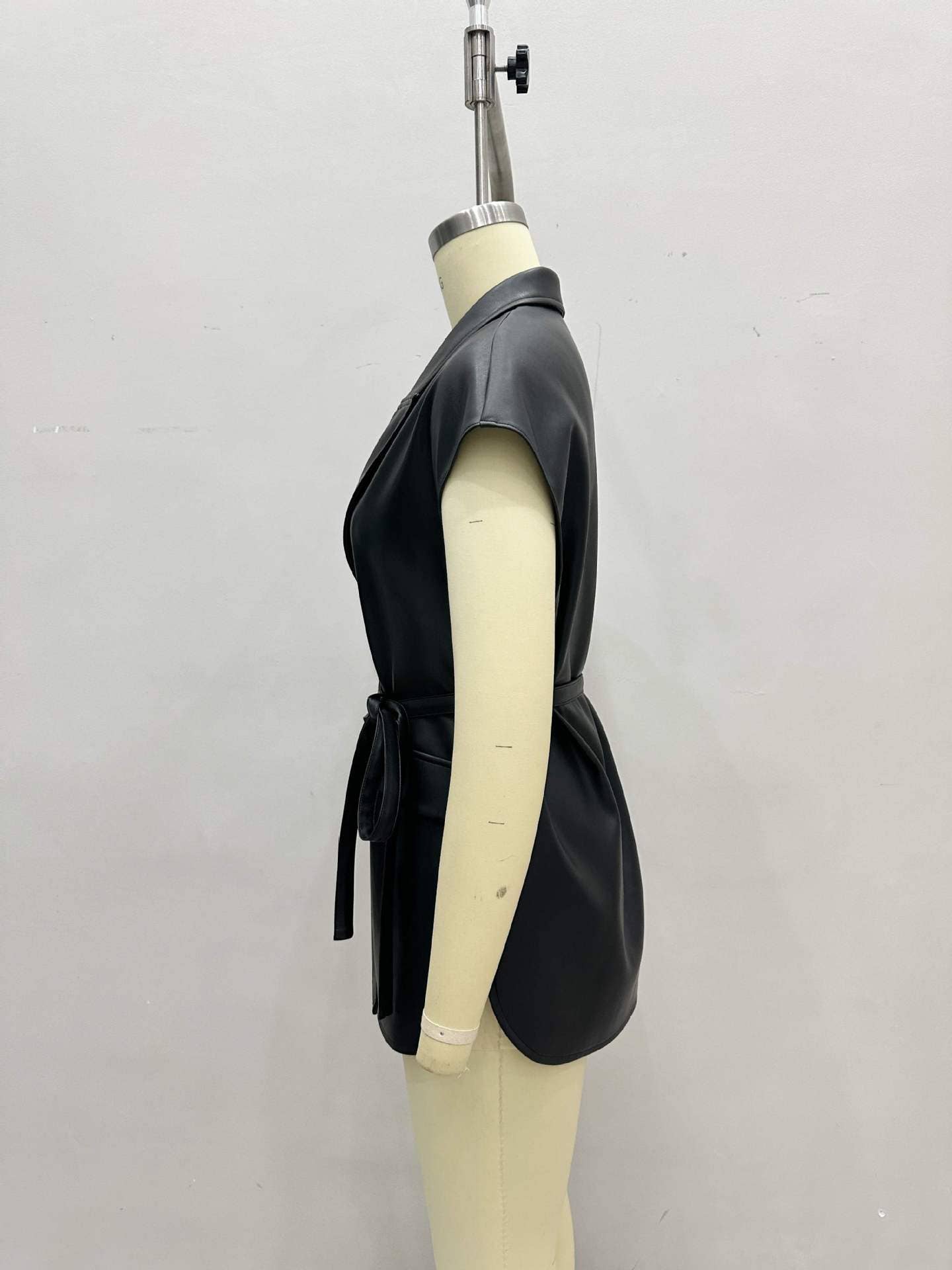 Sleeveless lace-up waist-cinching velvet vest