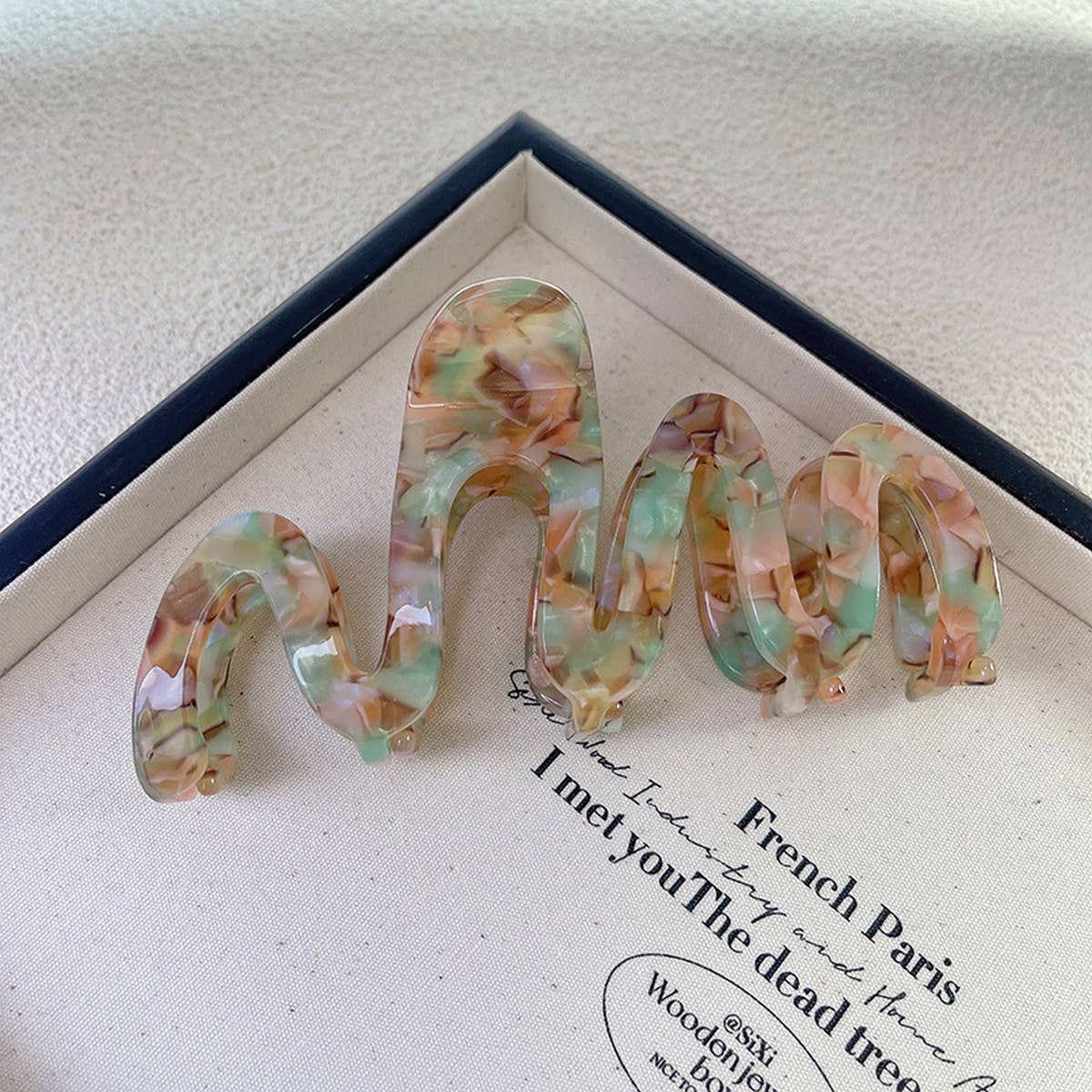 Wavy Hair Claw - Luxe Large Volume Shark Clip_CWAHA1337