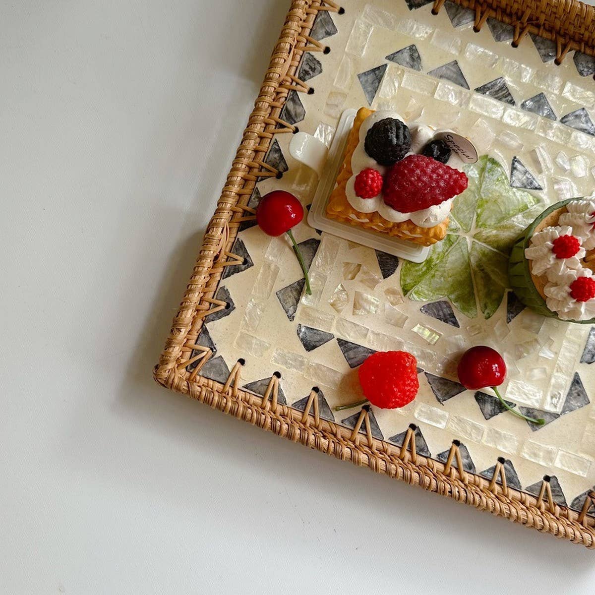 RATTAN DESKTOP SQUARE SHELL TRAY STORAGE TRAY_CWMM4539