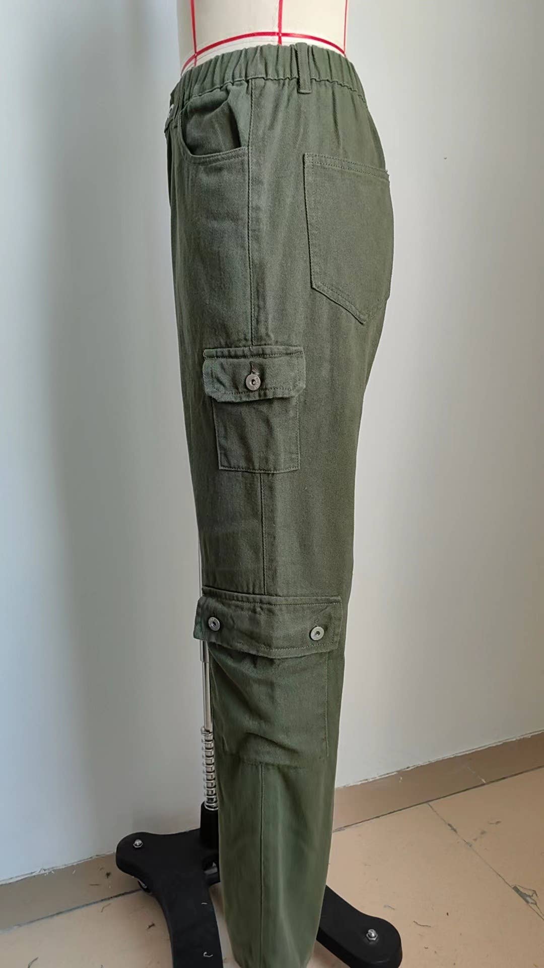 Semi-elastic personalized denim cargo pants