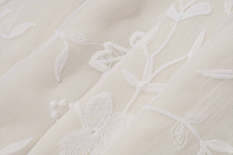 A low-waist hooked fashion slimming skirt