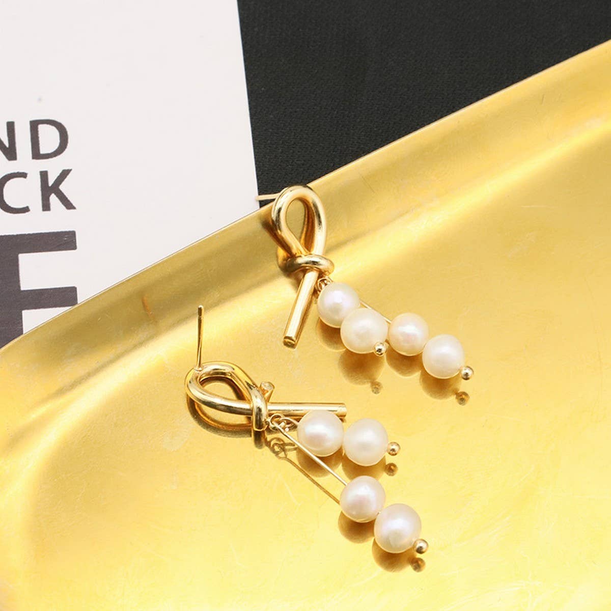 NEW RETRO SIMPLE NATURAL PEARL EARRINGS FOR WOMEN