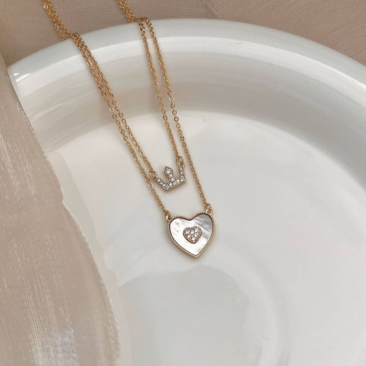 DOUBLE LAYER LOVE SHELL NECKLACE