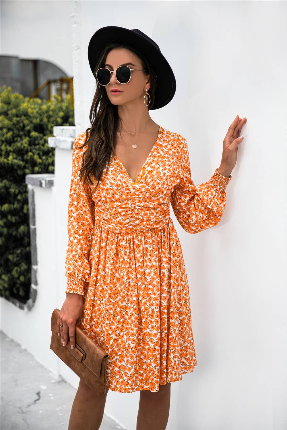 V-NECK LONG-SLEEVED PINCHED WAIST SHORT DRESS