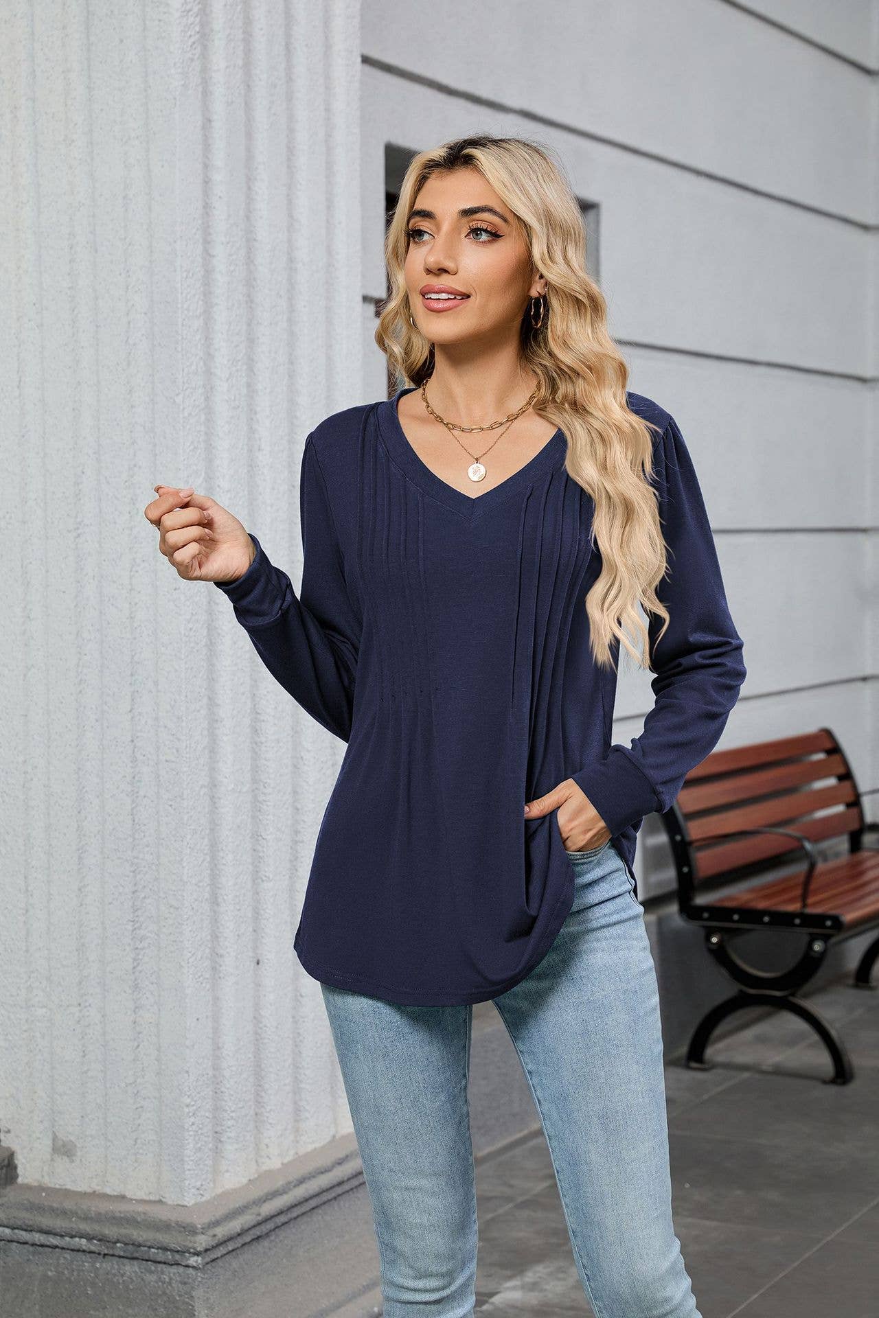 Solid-color V-neck striped long-sleeved T-shirt_CWTBLL4179