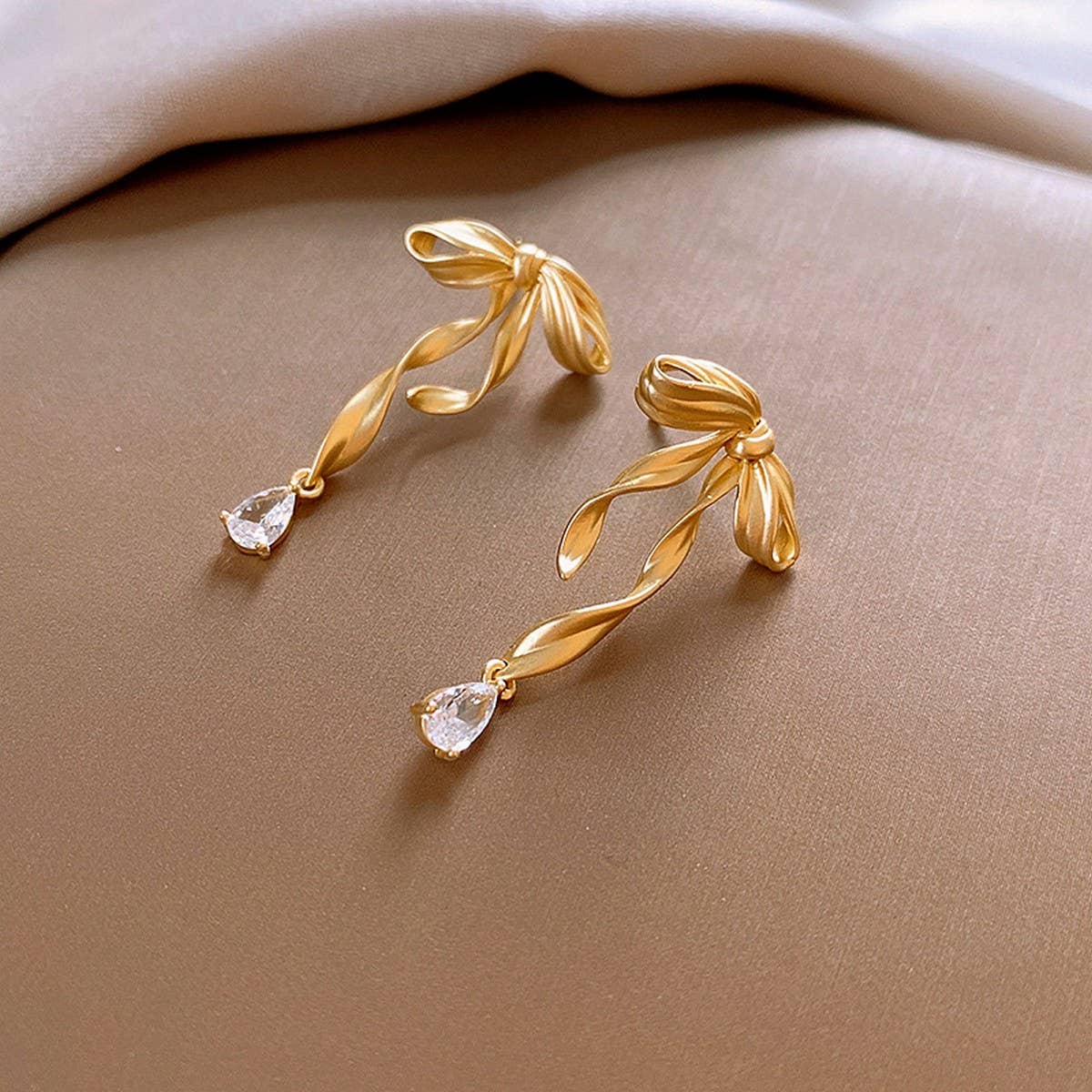 LIGHT LUXURY BOW PERSONALITY FASHION EARRINGS