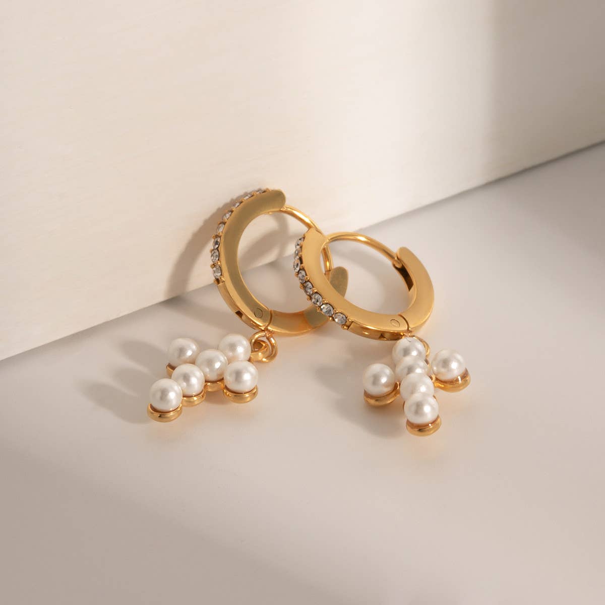 18K GOLD INLAID RHINESTONE PEARL CROSS EARRINGS_CWAHA0898