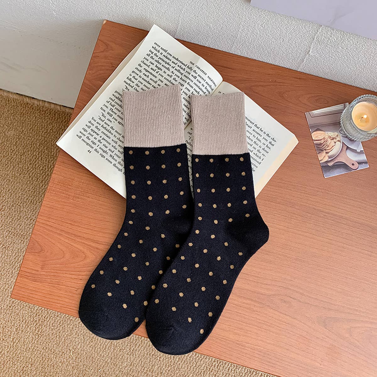 CONTRAST COLOR RETRO POLKA DOT SOCKS