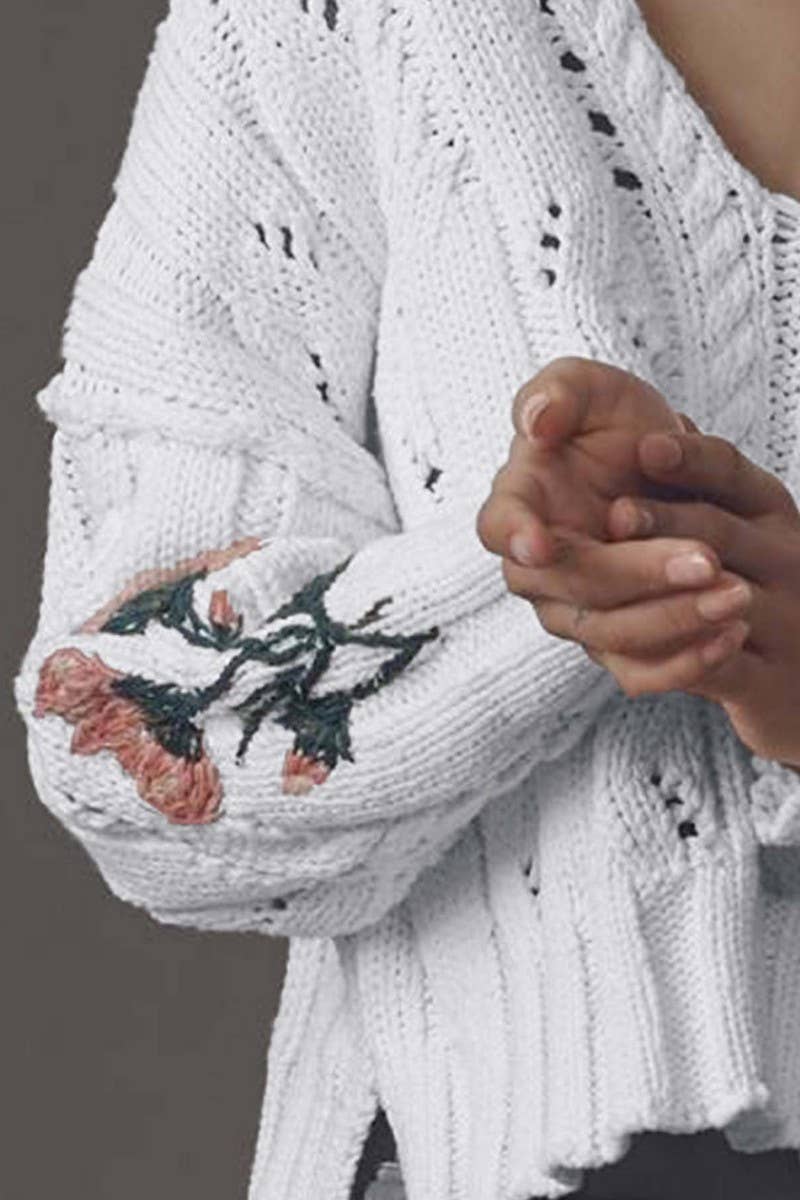 CWOSWL07448_V NECK FLORAL EMBROIDERED CROPPED KNIT SWEATER