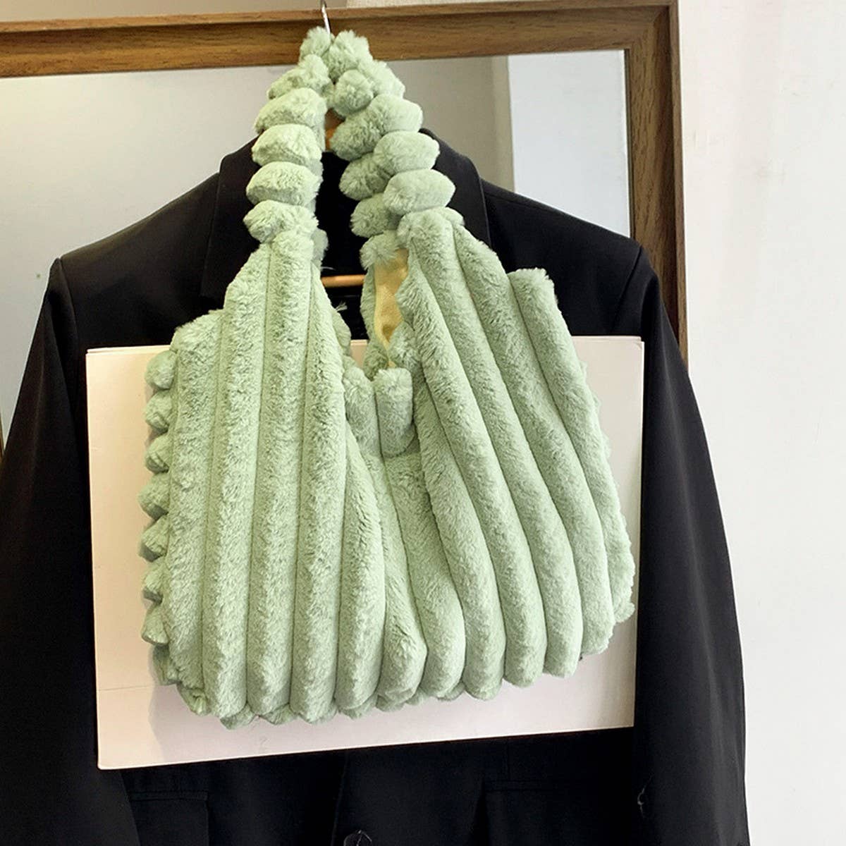 WINTER FASHION VERTICAL STRIPED SHOULDER PLUSH BAG_CWAB3957