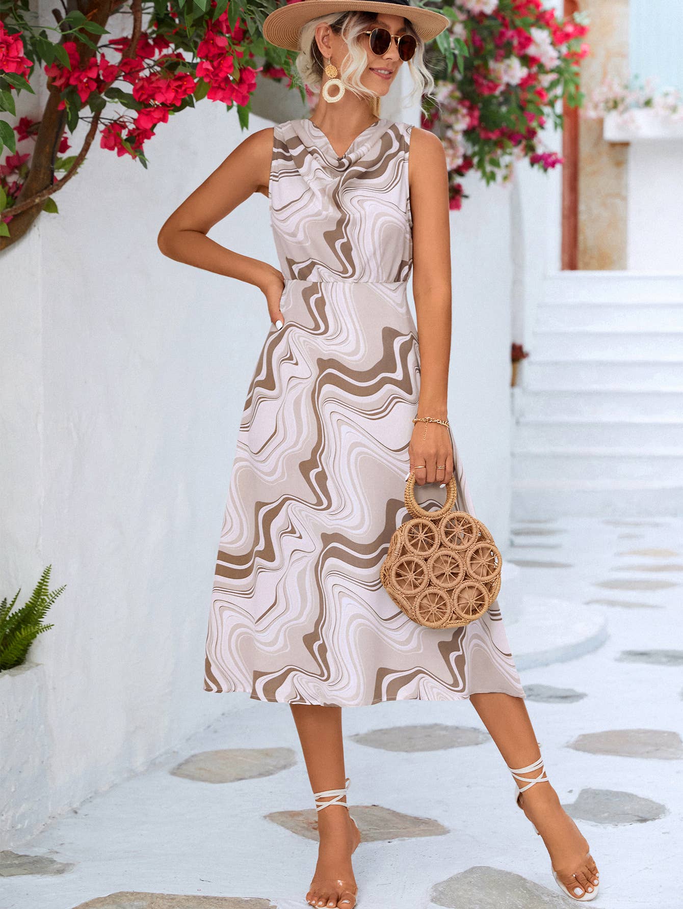 Sleeveless dress with swing collar and waist