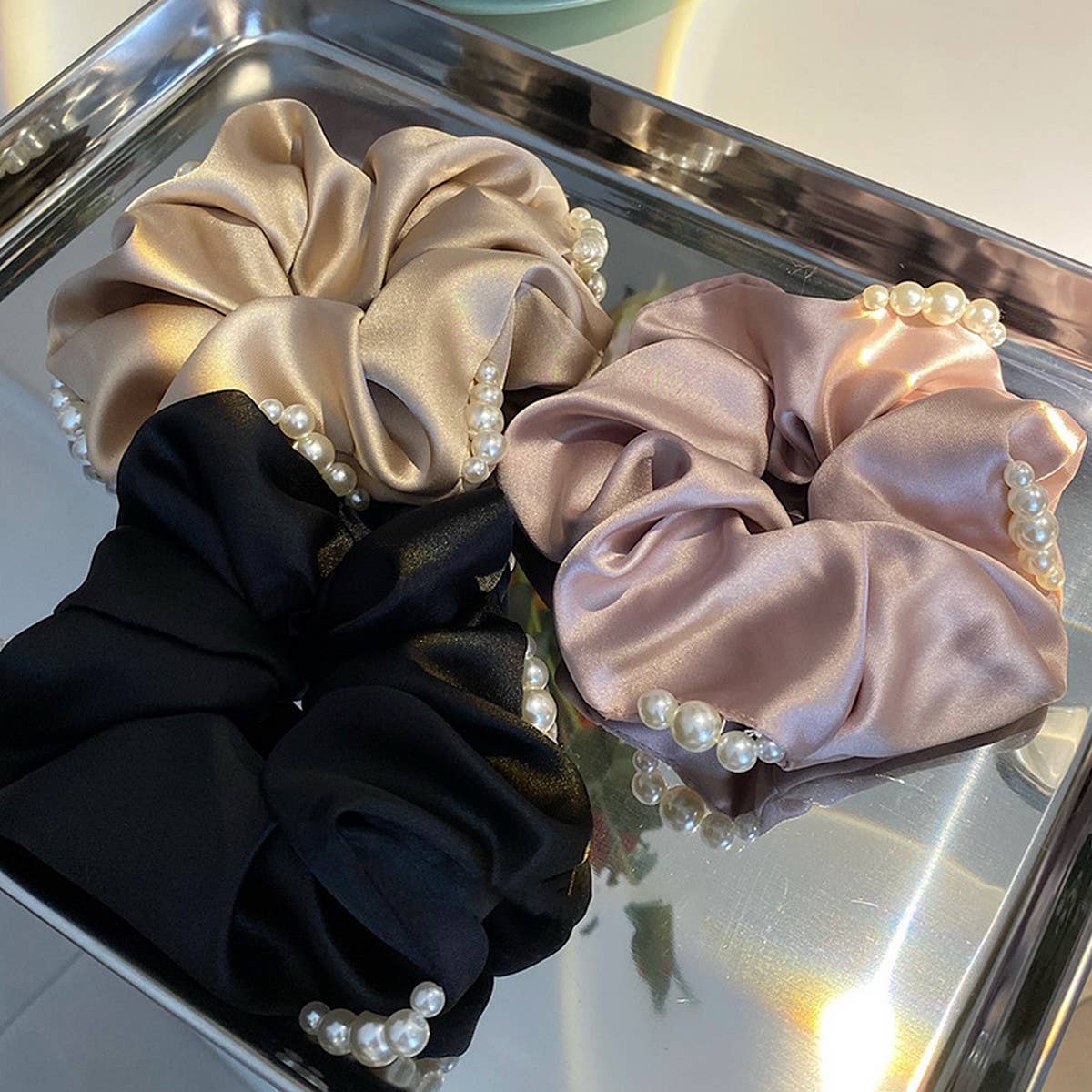 PEARL SILK BIG HAIR SCRUNCHIES_CWAHA0440