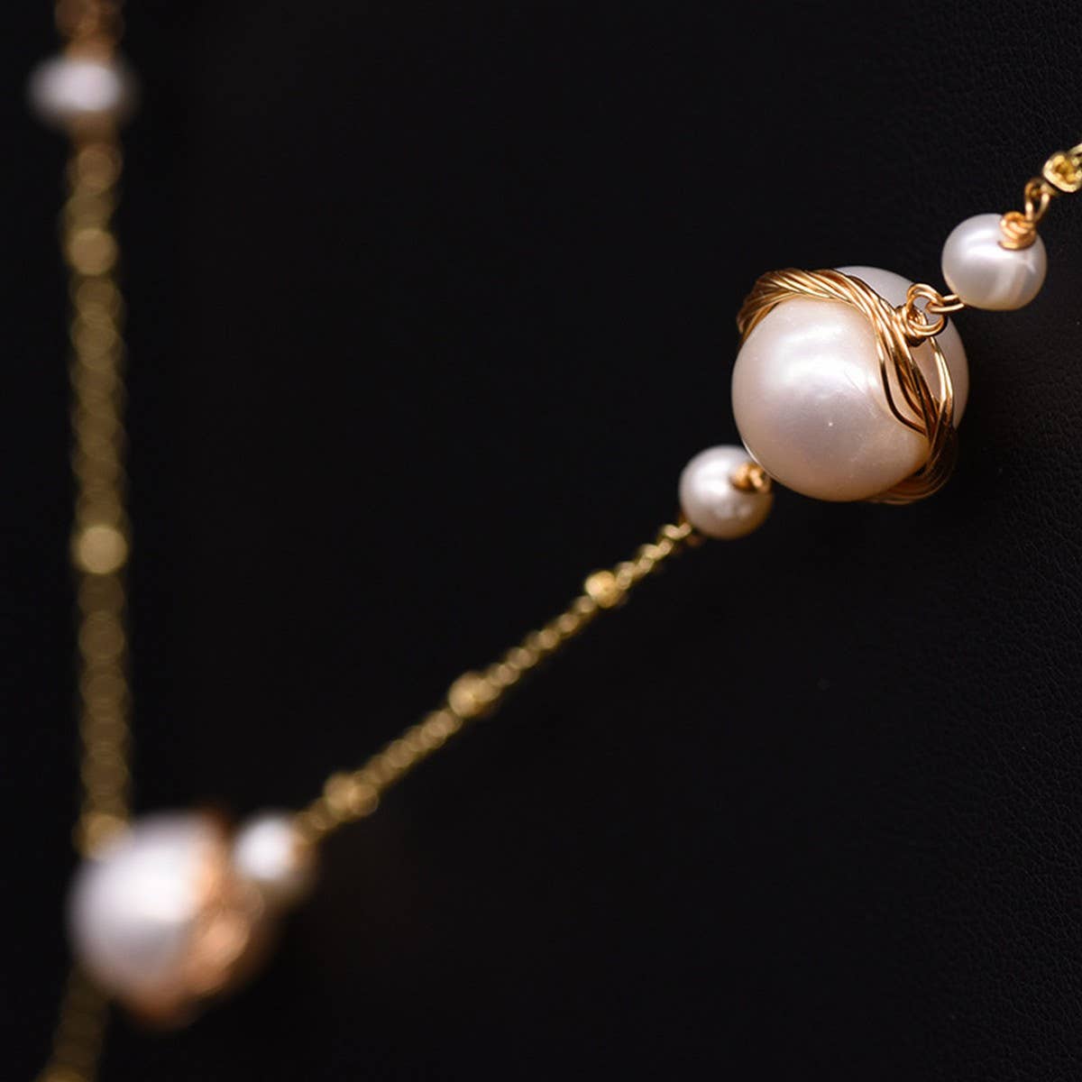 WOMEN'S NATURAL FRESHWATER PEARL NECKLACE