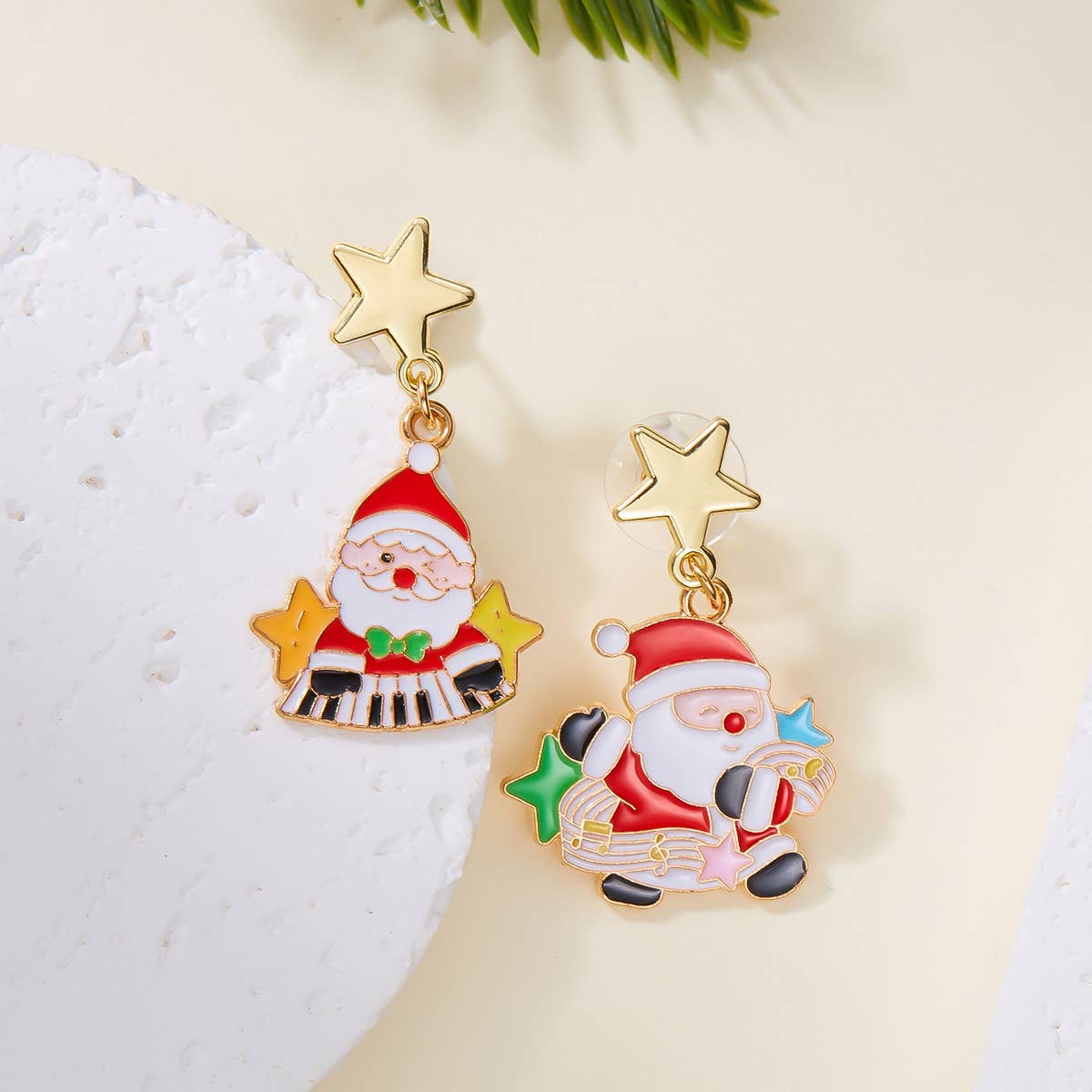 ASYMMETRIC OIL PAINTED CHRISTMAS EARRINGS_CWAJE2391
