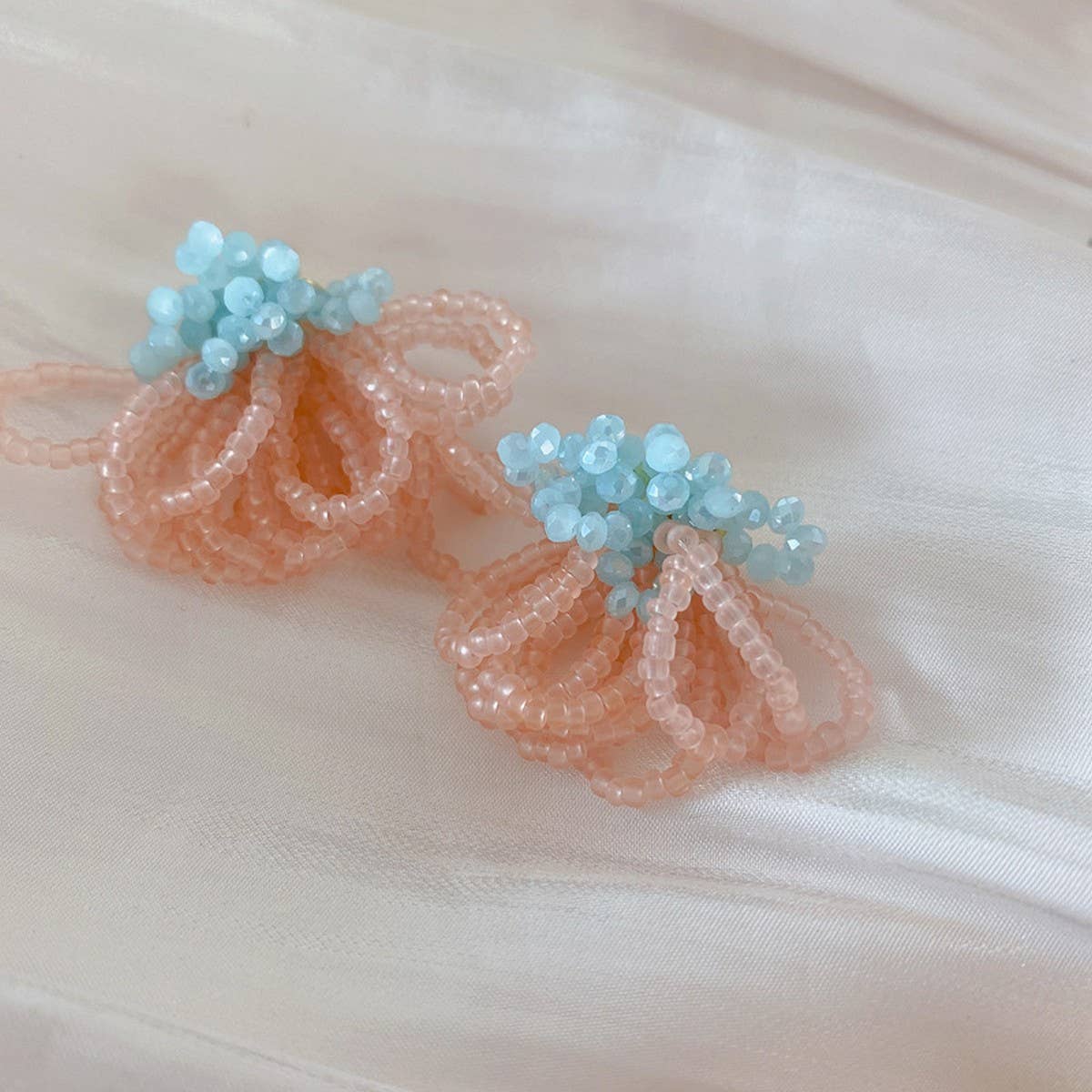 NEW CONTRAST COLOR BEADED EARRINGS